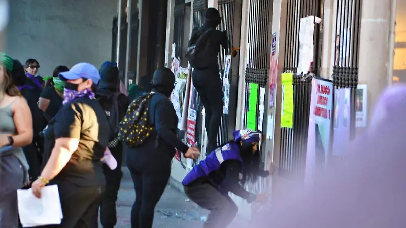 Bloque negro en la marcha feminista de Durango 